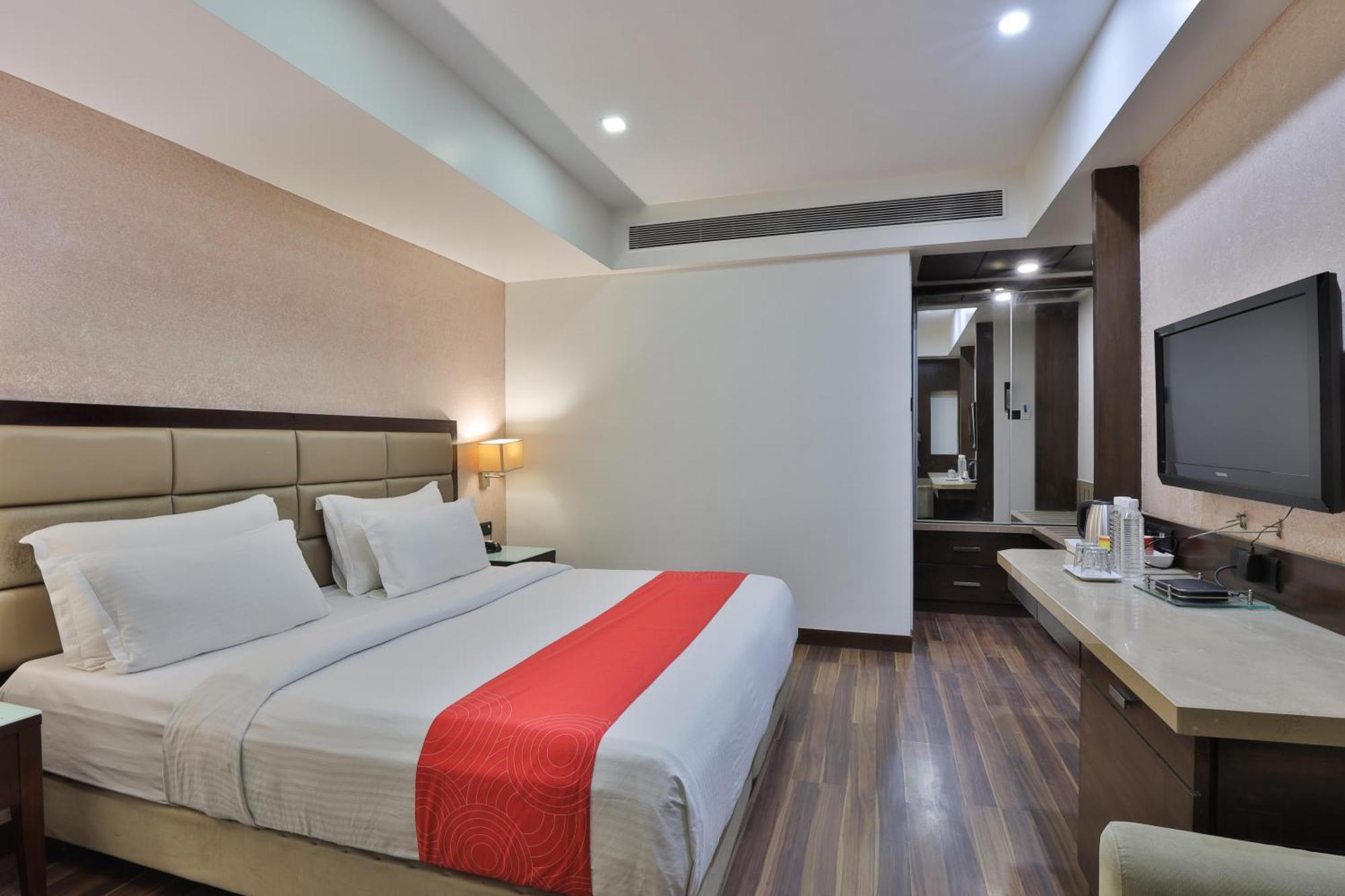 Krios Hotel - Near Sg Highway, Ahmedabad Exterior foto