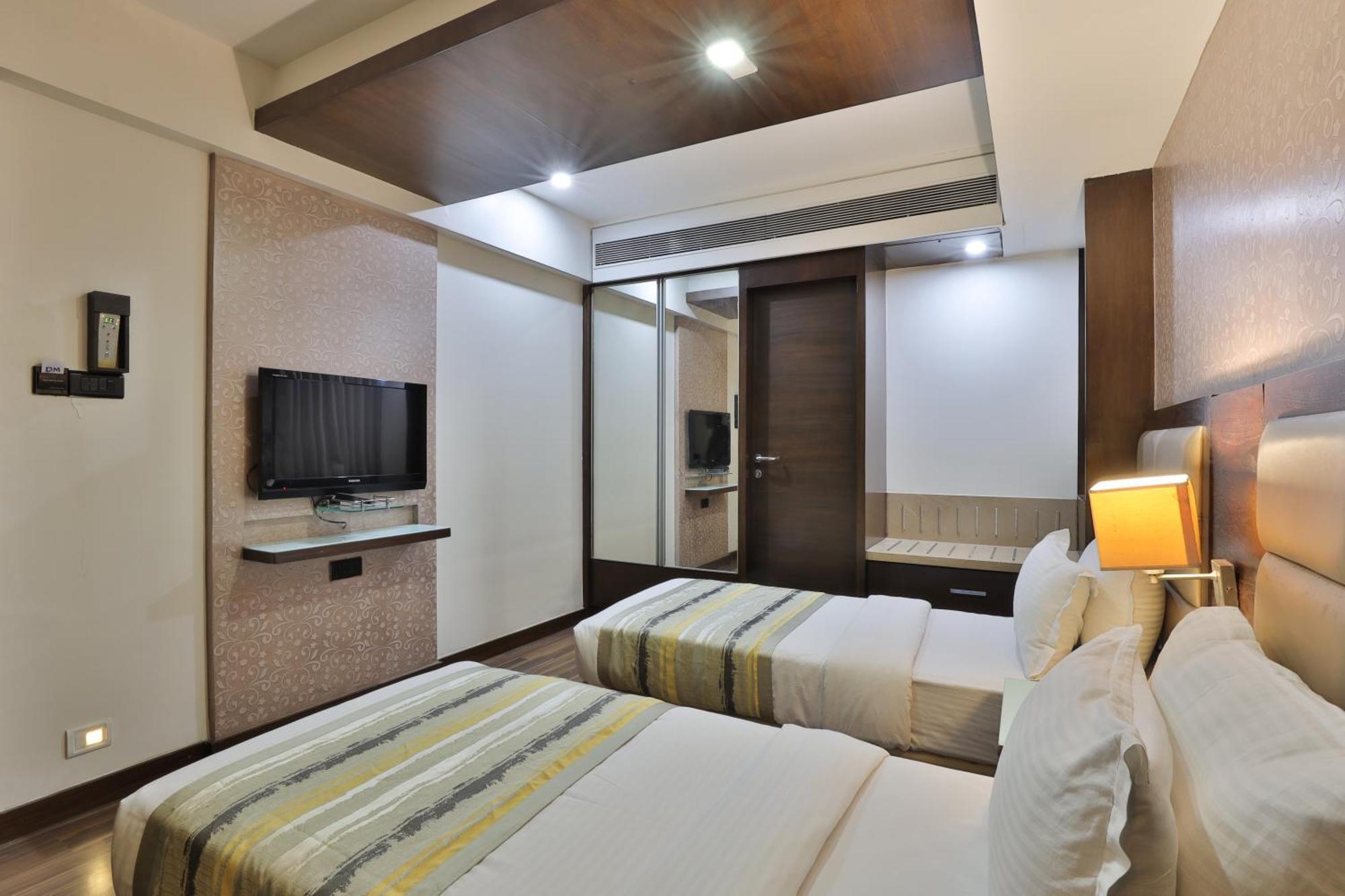Krios Hotel - Near Sg Highway, Ahmedabad Exterior foto