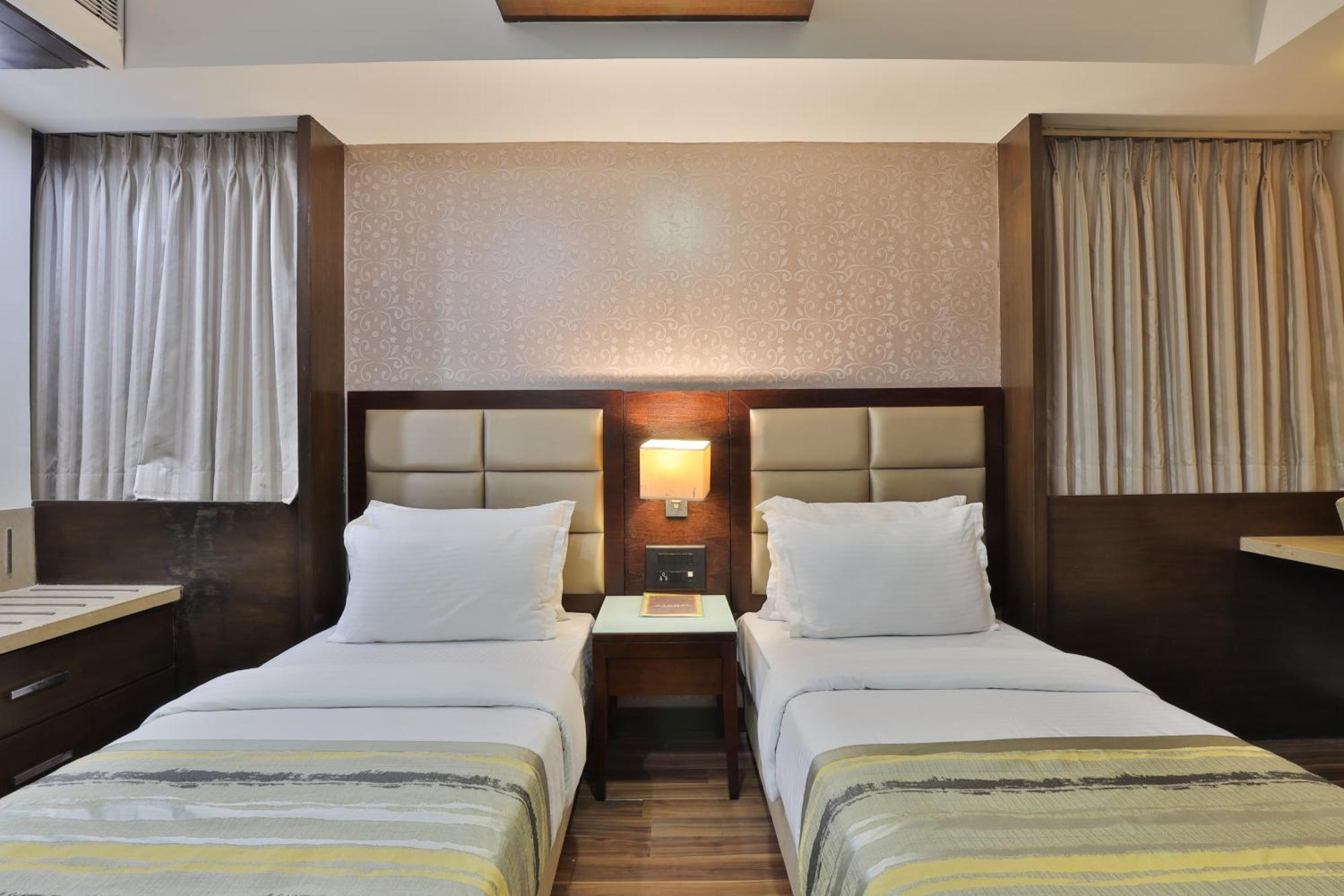 Krios Hotel - Near Sg Highway, Ahmedabad Exterior foto